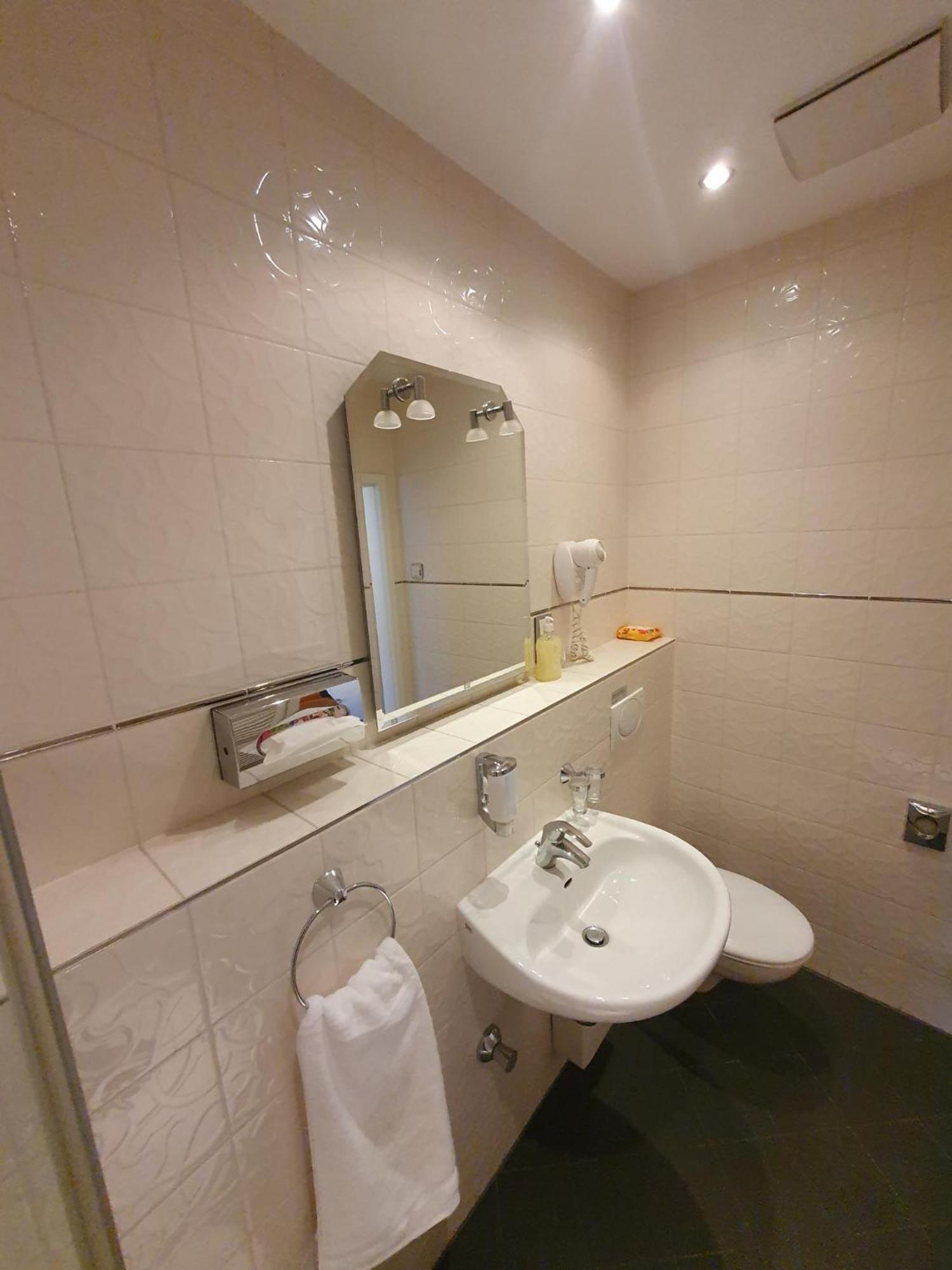 Die Villa, Zimmer 26, Dz 레버쿠젠 외부 사진